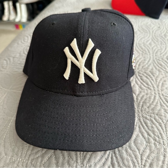 Official New York Yankees 2001 World Series Baseball Hat - Picture 1 of 6